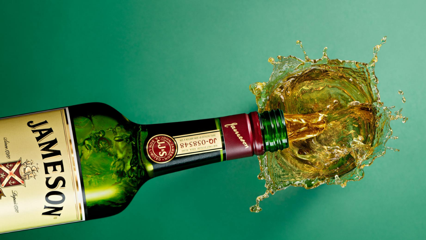 Thưởng thức rượu Jameson Irish