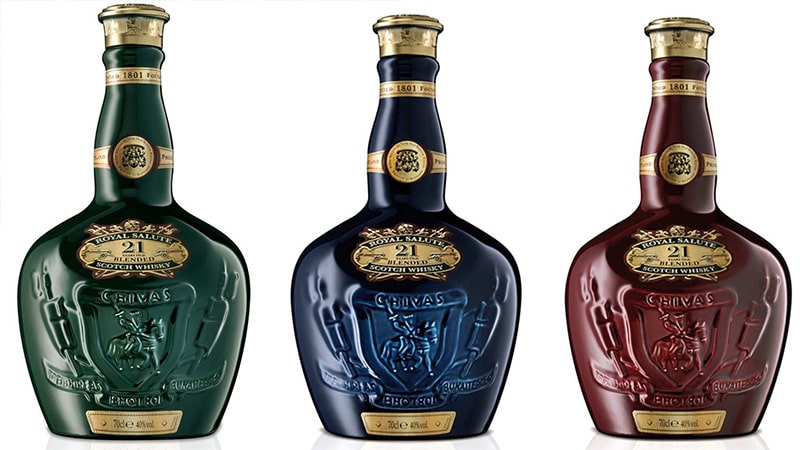 Vỏ ngoài chai đa dạng của dòng Chivas 21.